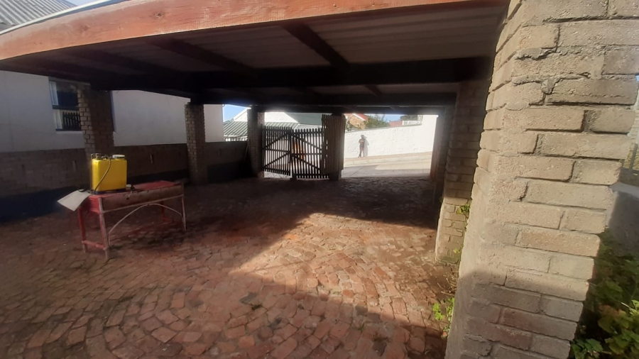 To Let 3 Bedroom Property for Rent in Mossel Bay Central Western Cape